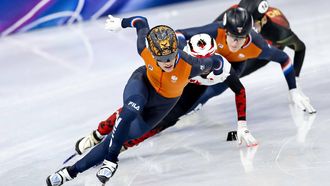 MILAAN - Jens van 't Wout en Teun Boer tijdens de halve finales 500 meter bij het shorttrack schaatsen in de Milano Ice Skating Area op de Olympische Winterspelen van Milaan. ROBIN VAN LONKHUIJSEN / ANP