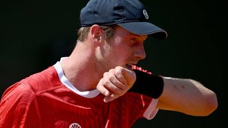 2023-05-29 15:40:52 epa10661959 Botic van de Zandschulp of Netherlands plays Thiago Agustin Tirante of Argentina in their Men's Singles first round match during the French Open Grand Slam tennis tournament at Roland Garros in Paris, France, on 29 May 2023.  EPA/CAROLINE BLUMBERG