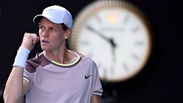 epa11104991 Jannik Sinner of Italy reacts during his Men's semifinal against  Novak Djokovic of Serbia on Day 13 of the 2024 Australian Open at Melbourne Park in Melbourne, Australia 26 January 2024.  EPA/JOEL CARRETT AUSTRALIA AND NEW ZEALAND OUT