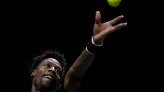 ROTTERDAM - Gael Monfils (FRA) in actie tegen Jannik Sinner (ITA) op de vierde dag van het tennistoernooi ABN AMRO Open in Ahoy. ANP SANDER KONING