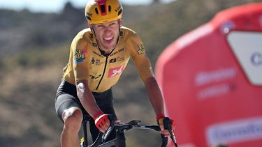 Team Uno-X's Norwegian rider Tobias Johannessen approaches the finish line during the 20th stage of the Vuelta a Espana 2026 cycling tour, a 186,8 km race between La Calahorra and Collado del Alguacil, on September 12, 2026.  
JORGE GUERRERO / AFP