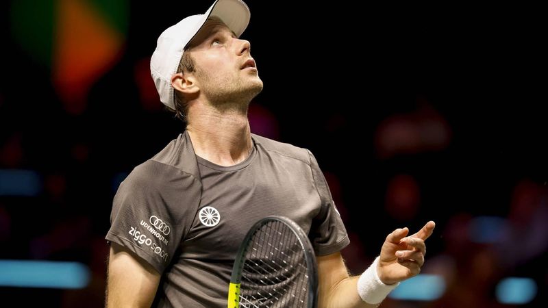 ROTTERDAM - Botic van de Zandschulp in actie tegen Alex De Minaur tijdens de kwartfinale op de vijfde dag van het ABN AMRO tennistoernooi in Ahoy Rotterdam. BAS CZERWINSKI / ANP