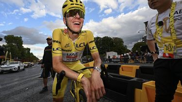UAE Team Emirates - XRG's Slovenian rider Tadej Pogacar celebrates his overall victory after the 21st stage of the 113th edition of the Tour de France cycling race, 88,7 km starting and finishing in Paris, on July 26, 2026. 
Dario Belingheri / POOL / AFP