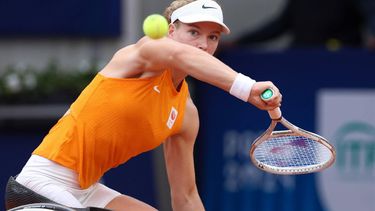 Netherland's Diede De Groot competes during the quarter-finals of the women's wheelchair single's tennis match against China's Luoyao Guo on the Suzanne-Lenglen Court at the Roland-Garros Stadium, during the Paris 2024 Paralympic Games on September 3, 2024. 
ALAIN JOCARD / AFP