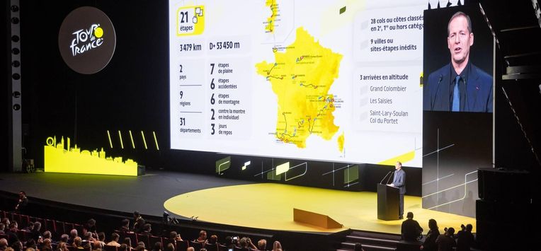 epa13322123 Tour de France general director Christian Prudhomme unveils the map of the stages during the presentation of the Tour de France 2027 cycling race in Paris, France, 22 October 2026.  EPA/CHRISTOPHE PETIT TESSON