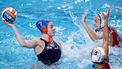 EINDHOVEN - Bente Rogge van Nederland scoort het winnende doelpunt tijdens de finale van het EK waterpolo tussen Nederland en Spanje in het Pieter van den Hoogenband Zwemstadion. ANP SANDER KONING