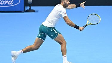 epa10310915 Jean-Julien Rojer of the Netherlands in action against Rajeev Ram of the USA and Joe Salisbury of Britain during their doubles match at the Nitto ATP Finals 2022 tennis tournament at the Pala Alpitour arena in Turin, Italy, 17 November 2022.  EPA/ALESSANDRO DI MARCO