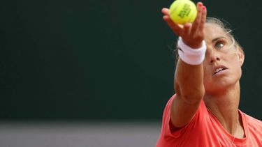 Netherlands' Arantxa Rus serves to Denmark's Clara Tauson during their women's singles match on day 4 of the French Open tennis tournament at the Roland-Garros Complex in Paris on May 28, 2025. 
Dimitar DILKOFF / AFP