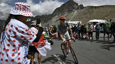 Netcompany INEOS team's Dutch rider Thymen Arensman cycles in a breakaway in the Col du Galibier ascent during the 20th stage of the 113th edition of the Tour de France cycling race, 170,9 km between Le Bourg-d'Oisans and Alpe d'Huez in the French Alps, on July 25, 2026. 
Jeff PACHOUD / AFP