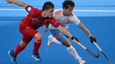 Netherlands' Bram van Battum (R) battles for possession with Spain's Ignacio Abajo during the men's field hockey match between the Netherlands and Spain in the FIH Hockey Pro League in Sydney on February 4, 2025. 
Saeed KHAN / AFP