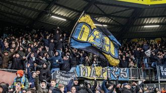 WAALWIJK - Fans vieren overwinning RKC tijdens de Nederlandse Eredivisie wedstrijd tussen RKC Waalwijk en Willem II in het Mandemakers Stadion op 26 januari 2025 in Waalwijk, Nederland. ANP BART STOUTJESDIJK