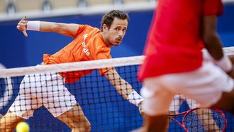 PARIJS - Tennisser Wesley Koolhof in actie tegen Canada tijdens de wedstrijd gemend dubbel voor de bronzen medaille op de Olympische Spelen. ANP IRIS VAN DEN BROEK