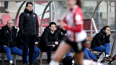 EINDHOVEN - PSV Eindhoven Vrouwen coach Roeland ten Berge tijdens de Azerion vrouwen Eredivisie wedstrijd tussen PSV (vr) en FC Twente (vr) op PSV Campus De Herdgang 1 februari 2025 in Eindhoven, Nederland. ANP JEROEN PUTMANS