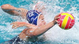 Russia’s Vladislava Nechaeva (C) is hit by the Netherlands' Bente Rogge (R) during their women's water polo quarter-final match at the 2026 World Aquatics Water Polo World Cup Finals at the Sydney Aquatic Centre in Sydney on July 22, 2026.  
DAVID GRAY / AFP