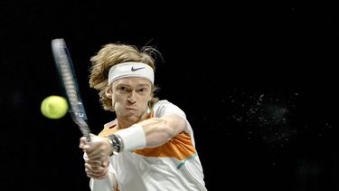 ROTTERDAM - Andrej Rublev (Rusland) in actie tegen Marton Fucsovics (Hongarije) op dag vijf van het ABN AMRO World Tennis Tournament in Ahoy Rotterdam. ANP SANDER KONING