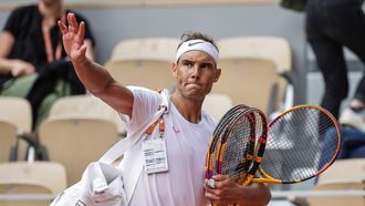 epa11357714 Rafael Nadal of Spain greets the fans after a training session open to the public on the Philippe Chatrier court at Roland Garros in Paris, France, 21 May 2024. The 123th French Open tennis tournament starts with its first round matches on 26 May 2024.  EPA/CHRISTOPHE PETIT TESSON