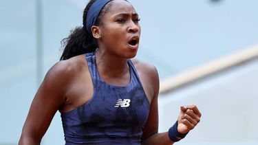 epa12150494 Coco Gauff of the US celebrates at matchpoint winning her Women's 4th round match against Ekaterina Alexandrova of Russia at the French Open Grand Slam tennis tournament at Roland Garros in Paris, France, 02 June 2025.  EPA/CHRISTOPHE PETIT TESSON
