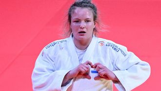 2022-10-10 14:19:19 Netherlands' Sanne Van Dijke (white) celebrates her victory over Japan's Shiho Tanaka in their women's under 70 kg category bronze medal bout during the 2022 World Judo Championships at the Humo Arena in Tashkent on October 10, 2022. 
Kirill KUDRYAVTSEV / AFP