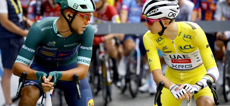 epa12246918 Yellow Jersey overall leader Slovenian rider Tadej Pogacar of UAE Team Emirates talks to Green Jersey points leader Italian rider Jonathan Milan of Lidl - Trek team before the 14th stage of the Tour de France cycling race over 182.6km from Pau to Luchon-Superbagneres, France, 19 July 2025.  EPA/MARTIN DIVISEK