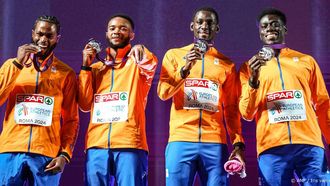 ROME - (l-r) Nsikak Ekpom, Xavi Mo Ajok, Taymir Burnet, Elvis Afrifa op het podium na hun tweede plek bij de 4x100 meter op de slotdag van de Europese kampioenschappen atletiek. ANP IRIS VAN DEN BROEK