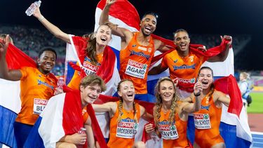 BIRMINGHAM - Myrte van der Schoot, Lieke Klaver, Eveline Saalberg, Terrence Agard, Eugene Omalla, Jonas Phijffers, Keenan Blake en Femke Broeders-Bol in actie tijdens de finale 4x400 relay vrouwen op de slotdag van de EK atletiek. IRIS VAN DEN BROEK / ANP