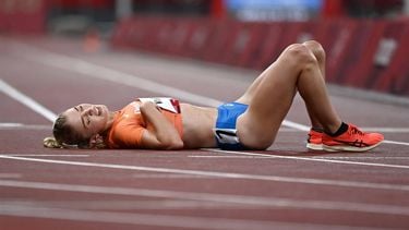 Netherlands' Diane Van Es reacts after competing in the women's 5000m heats during the Tokyo 2020 Olympic Games at the Olympic Stadium in Tokyo on July 30, 2021. 
Jewel SAMAD / AFP