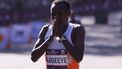epa11699363 Netherlands' Abdi Nageeye reacts to crossing the finish line to win first place in the men's pro open race during the 2024 New York City Marathon in New York, New York, USA, 03 November 2024.  EPA/SARAH YENESEL