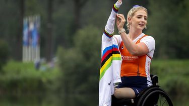 AMSTERDAM - Chantal Haenen tijdens een open training van de TeamNL roeiers in WK-formaties op de Amsterdamse Bosbaan. Het team bereidt zich voor op het WK roeien in Belgrado. ANP SANDER KONING