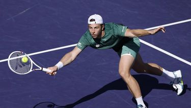 epa11948038 Tallon Griekspoor of the Netherlands in action against Alexander Zverev of Germany during the BNP Paribas Open tennis tournament in Indian Wells, California, USA, 07 March 2025.  EPA/JOHN G. MABANGLO