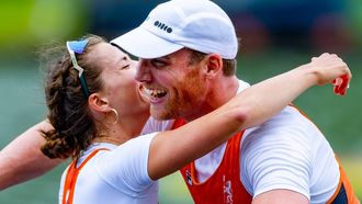 AMSTERDAM -  Simon van Dorp en Roos de Jong in actie tijdens de finale mix dubbeltwee op de zevende en laatste dag van de wereldkampioenschappen roeien op de Bosbaan in het Amsterdamse Bos. IRIS VAN DEN BROEK / ANP