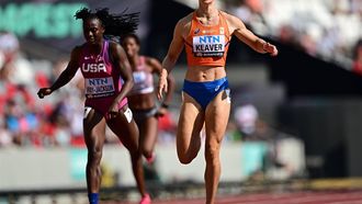 2023-08-20 09:45:12 epa10808757 Lieke Klaver (R) of the Netherlands in action during a 400 Metres Women heat of the World Athletics Championships in Budapest, Hungary, 20 August 2023.  EPA/CHRISTIAN BRUNA