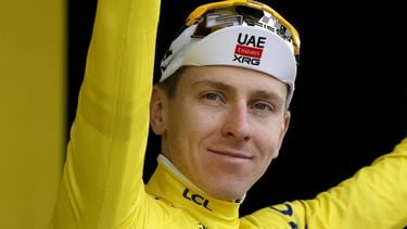 epa13132350 Slovenian cyclist Tadej Pogacar of UAE Team Emirates XRG celebrates on the podium retaining the overall leader's yellow jersey after Stage 20 of the Tour de France, a 170.9 km route from Le Bourg d'Oisans to Alpe d'Huez, France, 25 July 2026.  EPA/GUILLAUME HORCAJUELO