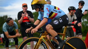 Belgium's Remco Evenepoel  competes in  the men's Elite Individual Time Trial cycling event, 46,1km from and to Zurich, during the UCI 2024 Road World Championships, near Meilen, on September 22, 2024. 
Fabrice COFFRINI / AFP