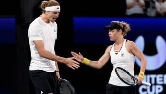 epa11058532 Laura Siegemund (R) and Alexander Zverev of Germany shake hands during the Mixed Doubles match of the United Cup quarterfinal Greece vs Germany, in Sydney, Australia, 05 January 2024.  EPA/STEVEN MARKHAM  AUSTRALIA AND NEW ZEALAND OUT  EDITORIAL USE ONLY  EDITORIAL USE ONLY