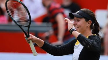 epa11432008 Jessica Pegula of the USA reacts after wining the final match against Anna Kalinskaya of Russia at the WTA German Open tennis tournament in Berlin, Germany, 23 June 2024.  EPA/CLEMENS BILAN