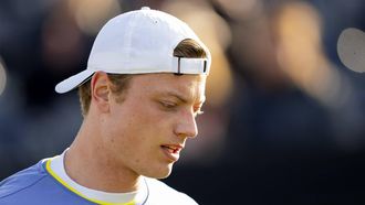 ROSMALEN - Tim van Rijthoven (NED) in actie tegen Zizou Bergs (BEL) op de vierde dag van het Libema Open tennis toernooi in Rosmalen. ANP SANDER KONING