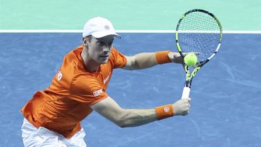 epa11738624 Botic Van de Zandschulp of the Netherlands in action against Matteo Berrettini of Italy during their match at the Davis Cup final at Jose Maria Martin Carpena Pavilion, in Malaga, southern Spain, 24 November 2024.  EPA/DANIEL PEREZ