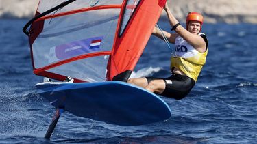 epa11512963 Luuc Van Opzeeland of Netherlands in action during the Men's Windsurfing opening series race of the Sailing competitions in the Paris 2024 Olympic Games, in Marseille, France, 31 July 2024.  EPA/SEBASTIEN NOGIER