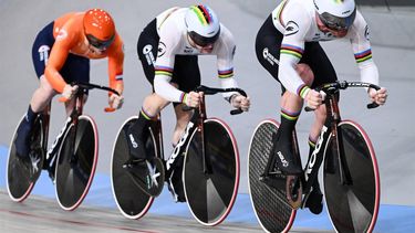 Netherlands' Tijmen Van Loon (L), Netherlands' Harrie Lavreysen and Netherlands' Roy Van Den Berg compete in the men's team sprint qualifying round during the first day of the UEC European Track Cycling Championships at the Omnisport indoor arena in Apeldoorn, on January 10, 2024. 
JOHN THYS / AFP