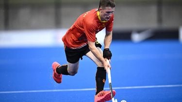 epa11875929 Liam Henderson of Australia controls the ball during the FIH Pro League hockey match between the Australian Kookaburras and Spain at Sydney Olympic Park in Sydney, Australia, 05 February 2025.  EPA/DAN HIMBRECHTS  AUSTRALIA AND NEW ZEALAND OUT