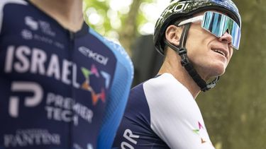 epa12178809 British rider Chris Froome of Israel - Premier Tech looks on prior to the second stage of the Tour de Suisse cycling race over 177km from Aarau to Schwarzsee, Switzerland, 16 June 2025.  EPA/GIAN EHRENZELLER