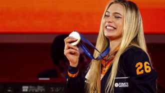 MILAAN - Schaatster Jutta Leerdam tijdens de huldiging in TeamNL Huis. Leerdam heeft Nederland het eerste goud bezorgd op de Olympische Spelen van Milaan. De 27-jarige schaatsster won in het Milano Speed Skating Stadium de 1000 meter in een olympisch record van 1.12,31. SEM VAN DER WAL / ANP