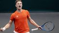 GRONINGEN - Tim van Rijthoven (Nederland) wint de tweede wedstrijd tegen Slowakije tijdens de kwalificatieronde voor de Davis Cup Finals. De winnaar plaatst zich voor de groepsfase van de Davis Cup Finals in september. ANP SANDER KONING