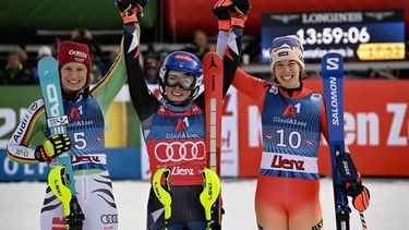 Winner US' Mikaela Shiffrin (C), runner-up Germany's Lena Duerr (L) and third placed Switzerland's Michelle Gisin (R) pose for a picture after the Women's Slalom race at the FIS Alpine Skiing World Cup event on December 29, 2023 in Lienz, Austria. 
VLADIMIR SIMICEK / AFP