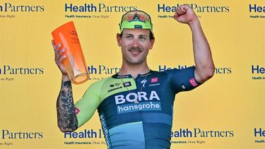 Bora-Hansgrohe rider Sam Welsford of Australia celebrates winning the third stage of the Tour Down Under cycling race in Adelaide on January 18, 2024. 
Brenton EDWARDS / AFP