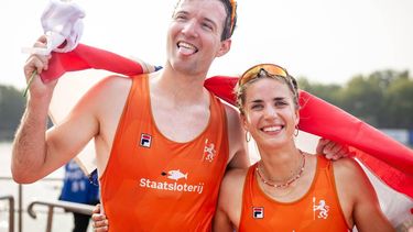SHANGHAI -  Roos de Jong en Melvin Twellaar in actie tijdens de finale mixed dubbeltwee op de WK roeien in Shanghai. ANP IRIS VAN DEN BROEK