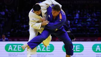 Azerbaijan's Dzhamal Gamzatkhanov (white) competes against Netherlands' Jur Spijkers in the men's over 100 kg quarter-final at the World Judo Championships in Baku on October 10, 2026. 
Anne-Christine POUJOULAT / AFP