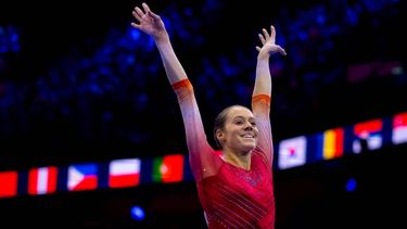 ROTTERDAM - Naomi Visser tijdens de kwalificaties op de wereldkampioenschappen turnen in Rotterdam Ahoy. IRIS VAN DEN BROEK / ANP