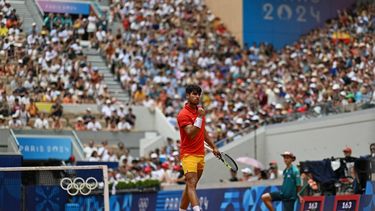 Spain's Carlos Alcaraz reacts while playing Individual Neutral Athlete Roman Safiullin during their men's singles third round tennis match on Court Suzanne-Lenglen at the Roland-Garros Stadium during the Paris 2024 Olympic Games, in Paris on July 31, 2024.  
Patricia DE MELO MOREIRA / AFP