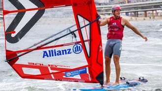 2023-08-19 15:24:19 SCHEVENINGEN - Luuc van Opzeeland reageert na het winnen van de medaillerace iQfoiling tijdens de negende dag van de wereldkampioenschappen zeilen. ANP SEM VAN DER WAL